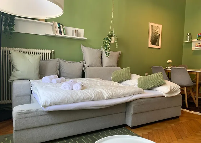 Grosszuegiger Wiener Altbau Gleich Neben Schoenbrunn Bécs
