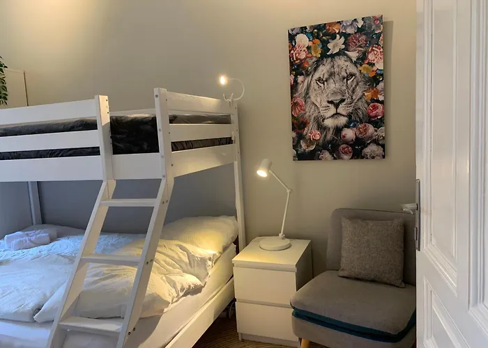 Grosszuegiger Wiener Altbau Gleich Neben Schoenbrunn Apartman Bécs