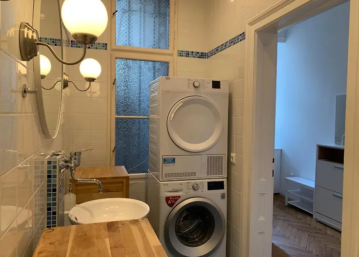 Grosszuegiger Wiener Altbau Gleich Neben Schoenbrunn Apartman