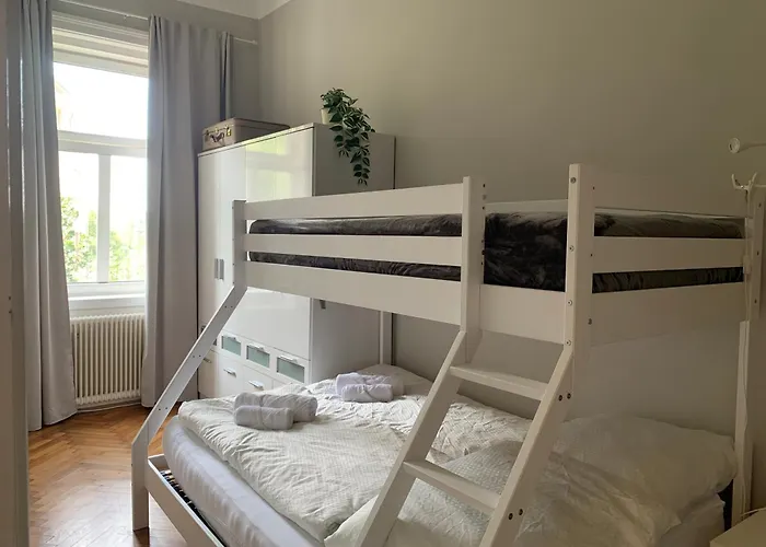 Apartman Grosszuegiger Wiener Altbau Gleich Neben Schoenbrunn Bécs