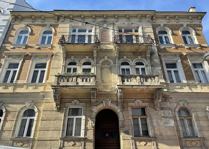 Grosszuegiger Wiener Altbau Gleich Neben Schoenbrunn Apartman Bécs