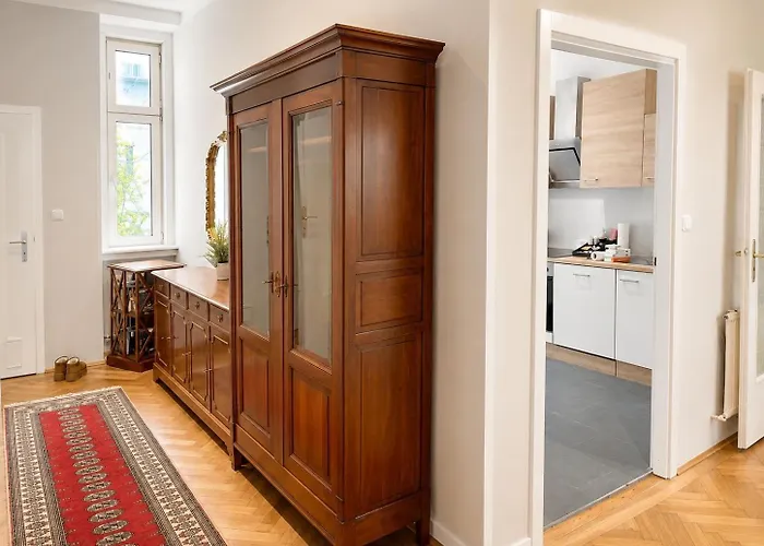 Grosszuegiger Wiener Altbau Gleich Neben Schoenbrunn