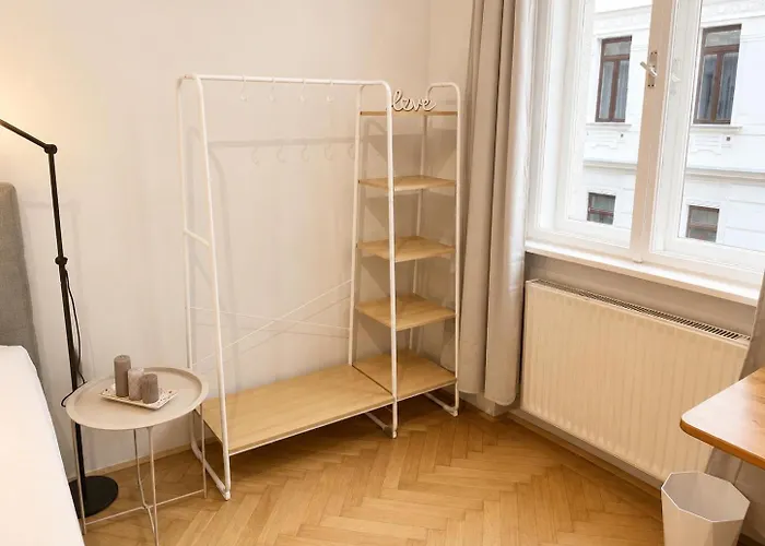 Grosszuegiger Wiener Altbau Gleich Neben Schoenbrunn * Vienne