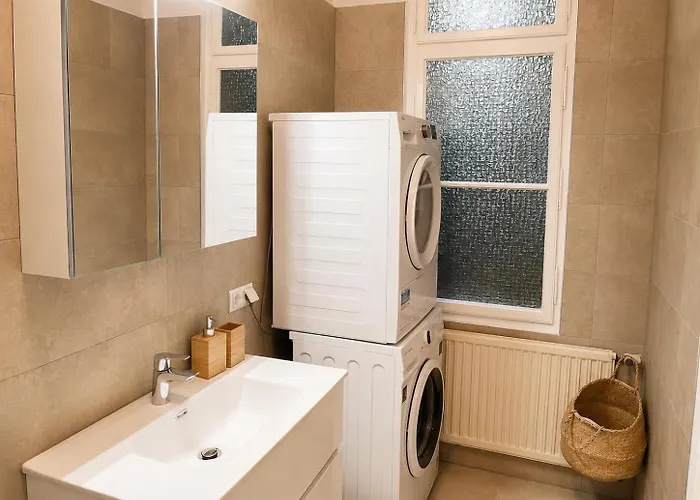 Grosszuegiger Wiener Altbau Gleich Neben Schoenbrunn Apartman Bécs