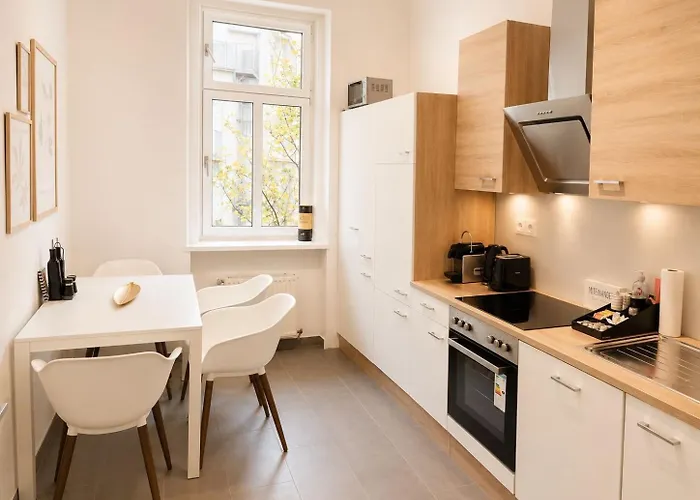 Grosszuegiger Wiener Altbau Gleich Neben Schoenbrunn Apartman Bécs