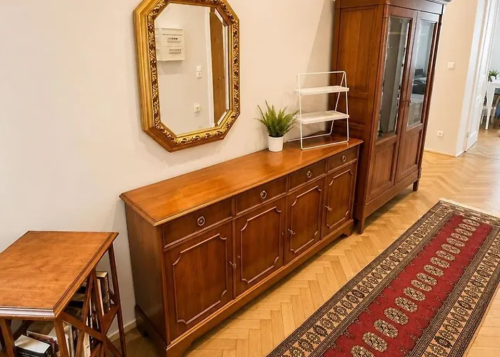 Grosszuegiger Wiener Altbau Gleich Neben Schoenbrunn Apartman