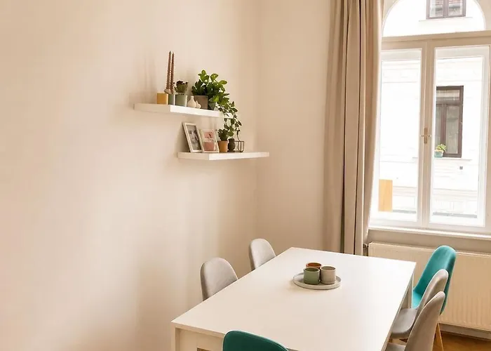 Grosszuegiger Wiener Altbau Gleich Neben Schoenbrunn Apartman *