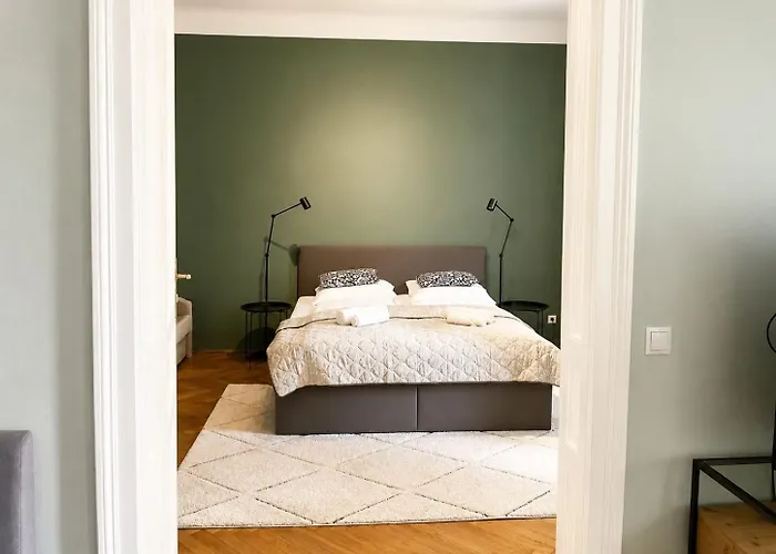 Appartement Grosszuegiger Wiener Altbau Gleich Neben Schoenbrunn