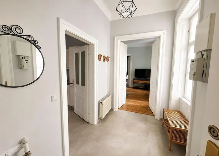 Grosszuegiger Wiener Altbau Gleich Neben Schoenbrunn Apartman Bécs