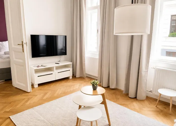 Grosszuegiger Wiener Altbau Gleich Neben Schoenbrunn Bécs