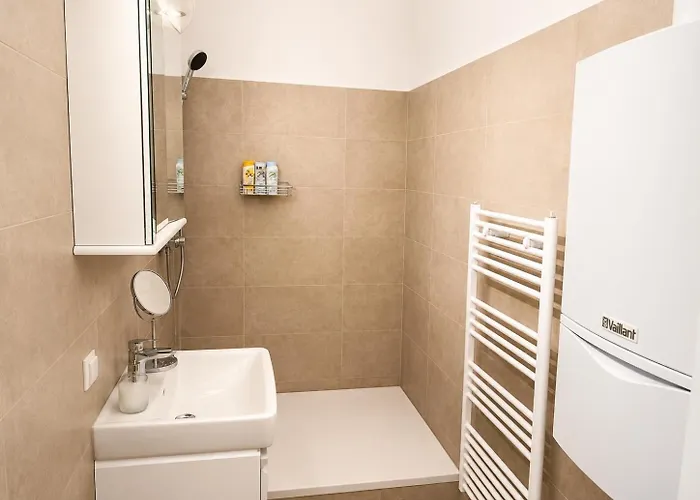 Grosszuegiger Wiener Altbau Gleich Neben Schoenbrunn Apartman Bécs