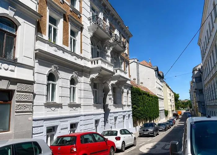 Grosszuegiger Wiener Altbau Gleich Neben Schoenbrunn Apartman Bécs