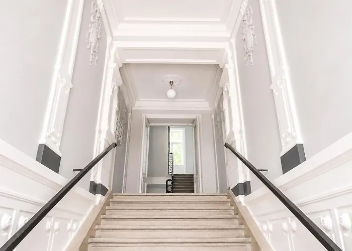 Grosszuegiger Wiener Altbau Gleich Neben Schoenbrunn * Bécs